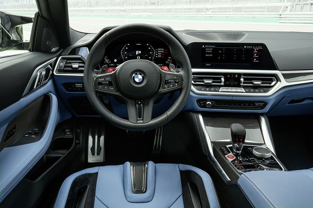 Интерьер BMW M4 2021
